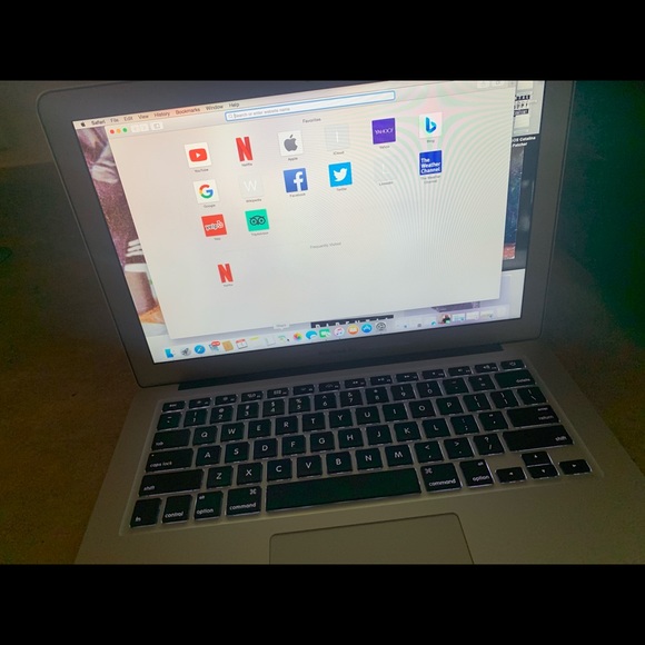 2015 MacBook Air - Picture 3 of 3